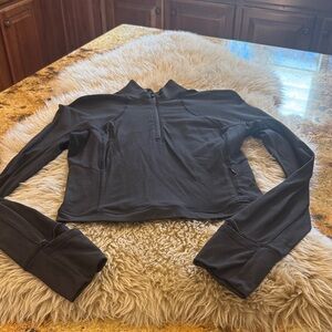 Lululemon Women’s long sleeve top. 1/2 zippered black. Zipper pockets size 8